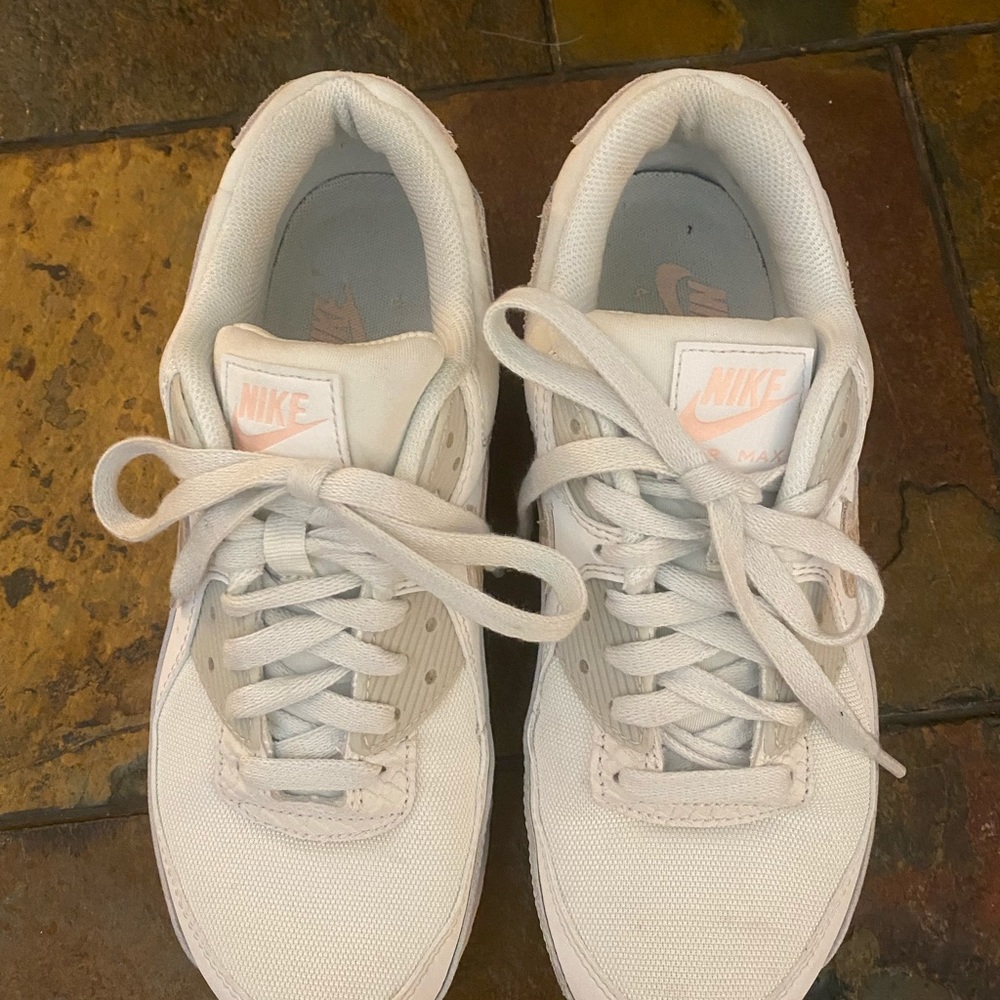 Women’s Nike Air Max 90 SE sneaker